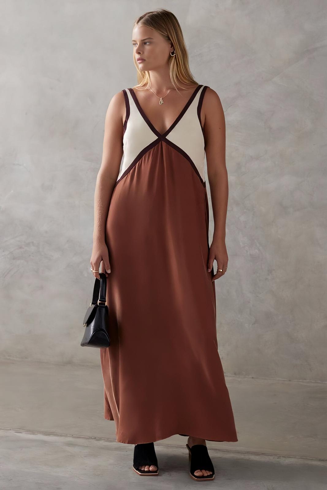 Élena | Élégante robe midi sans manches - Beauté Sculptante