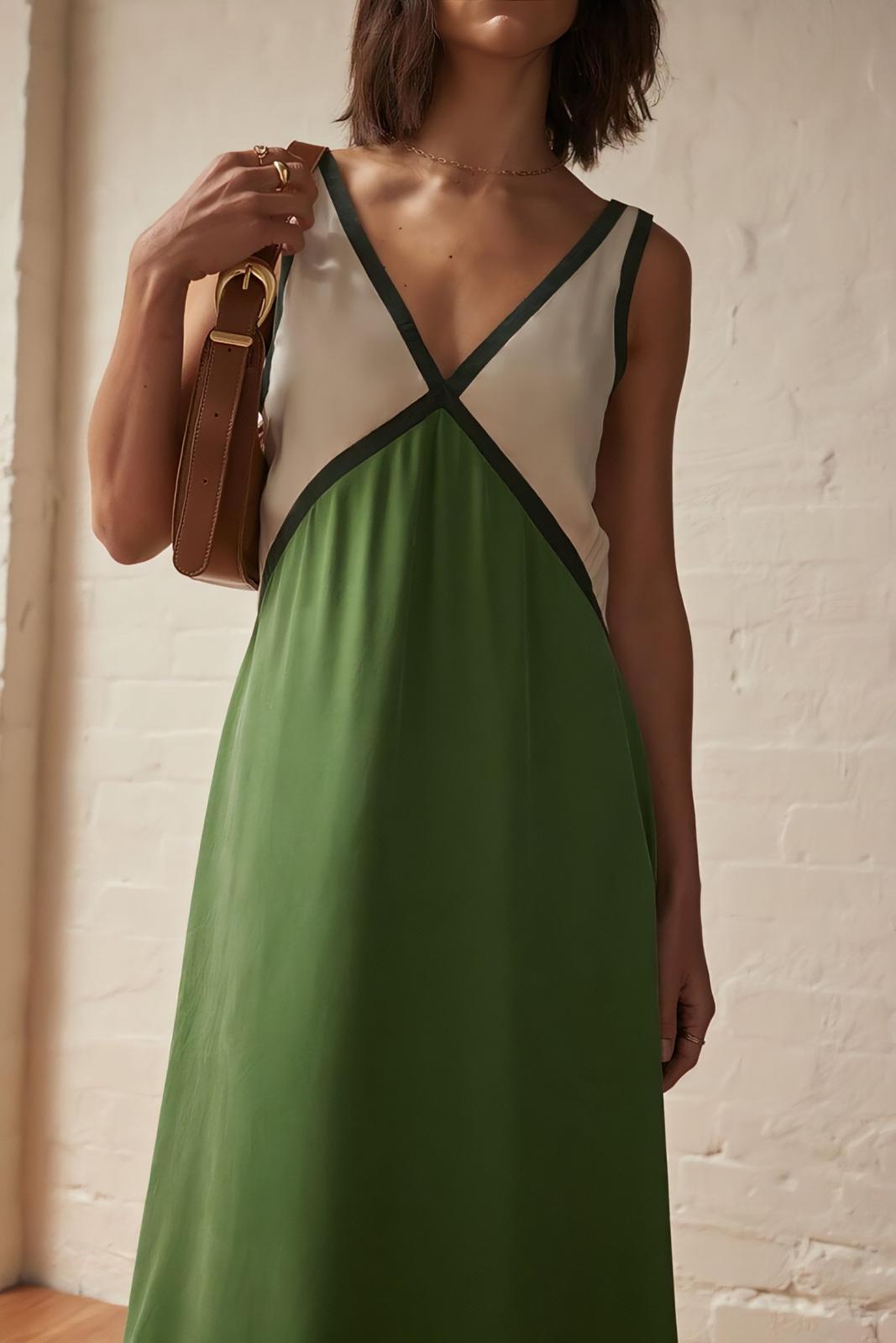 Élena | Élégante robe midi sans manches - Beauté Sculptante